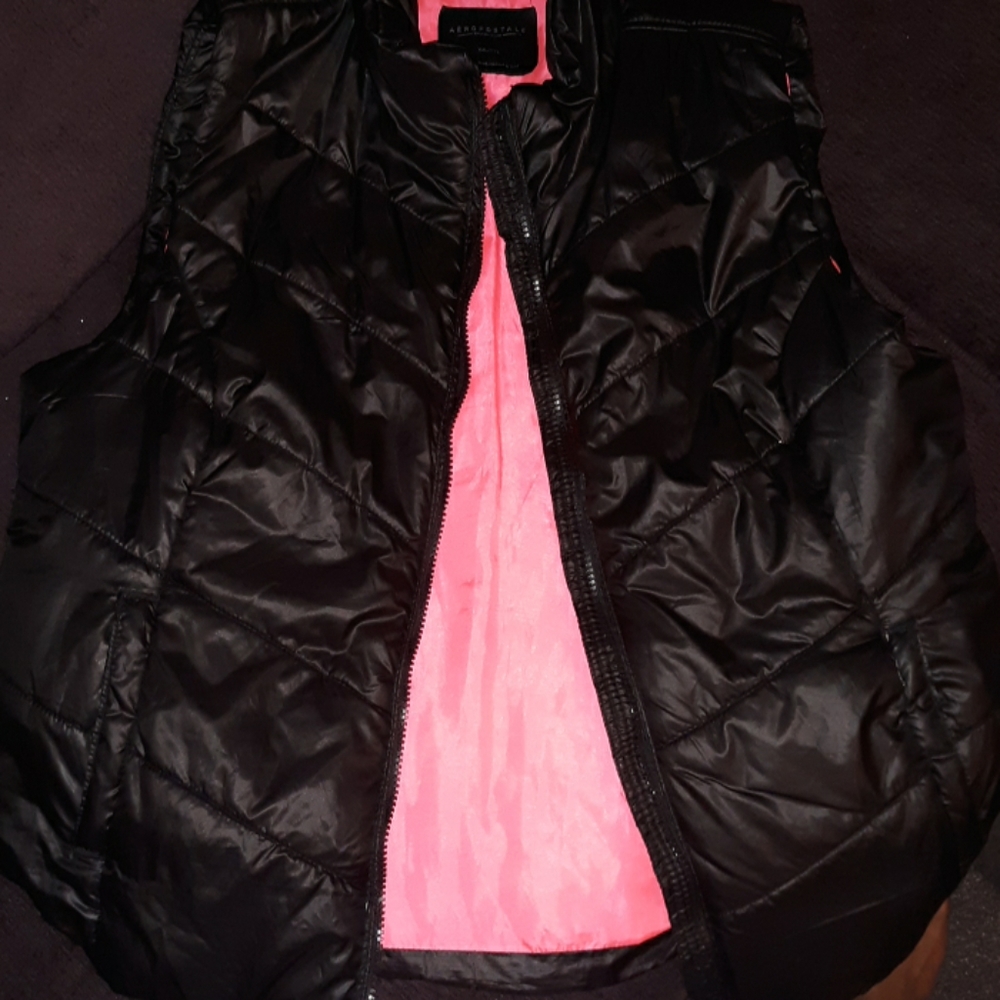 A womens aéropostale vest